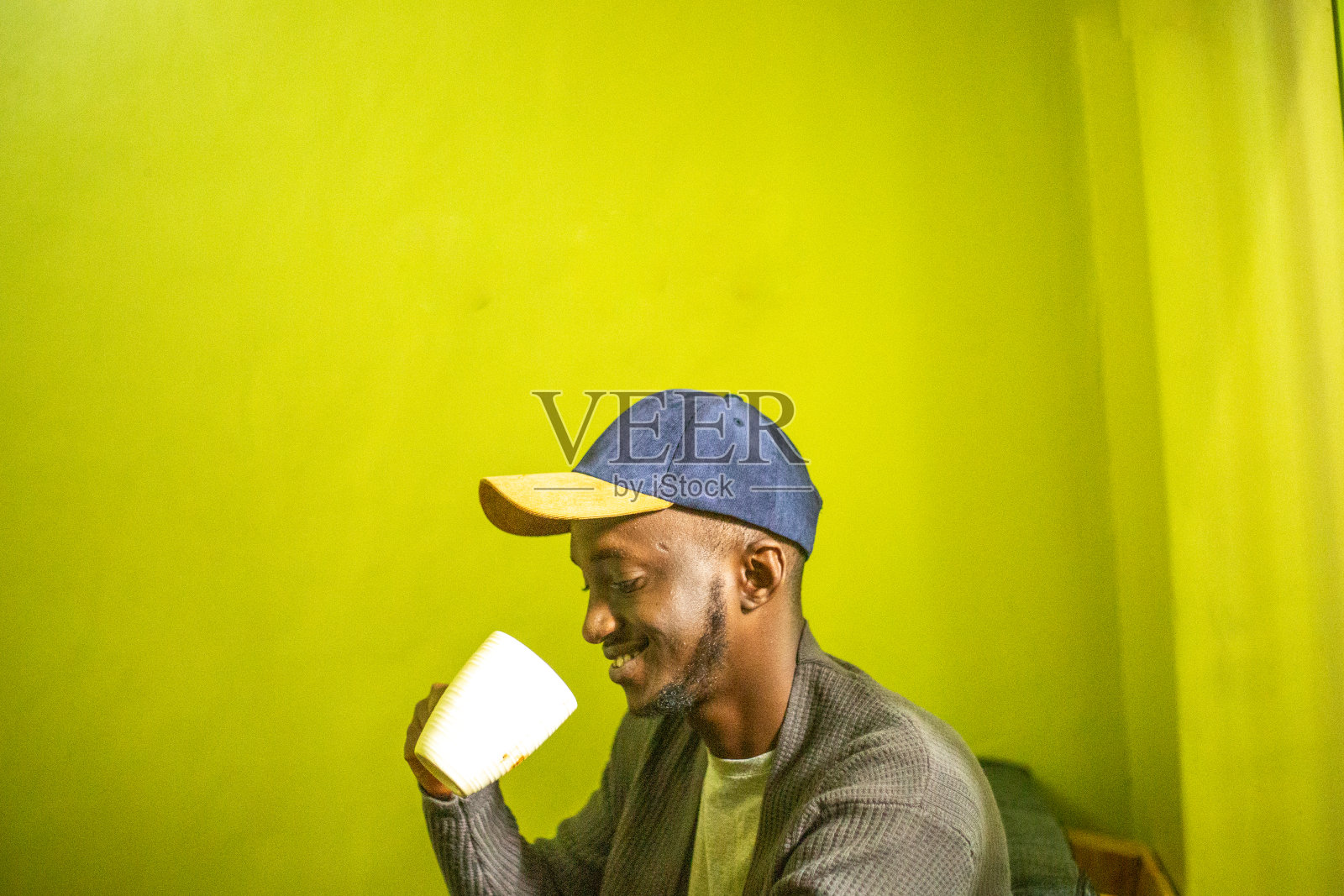 宁静的孤独:基加利的一个早晨照片摄影图片