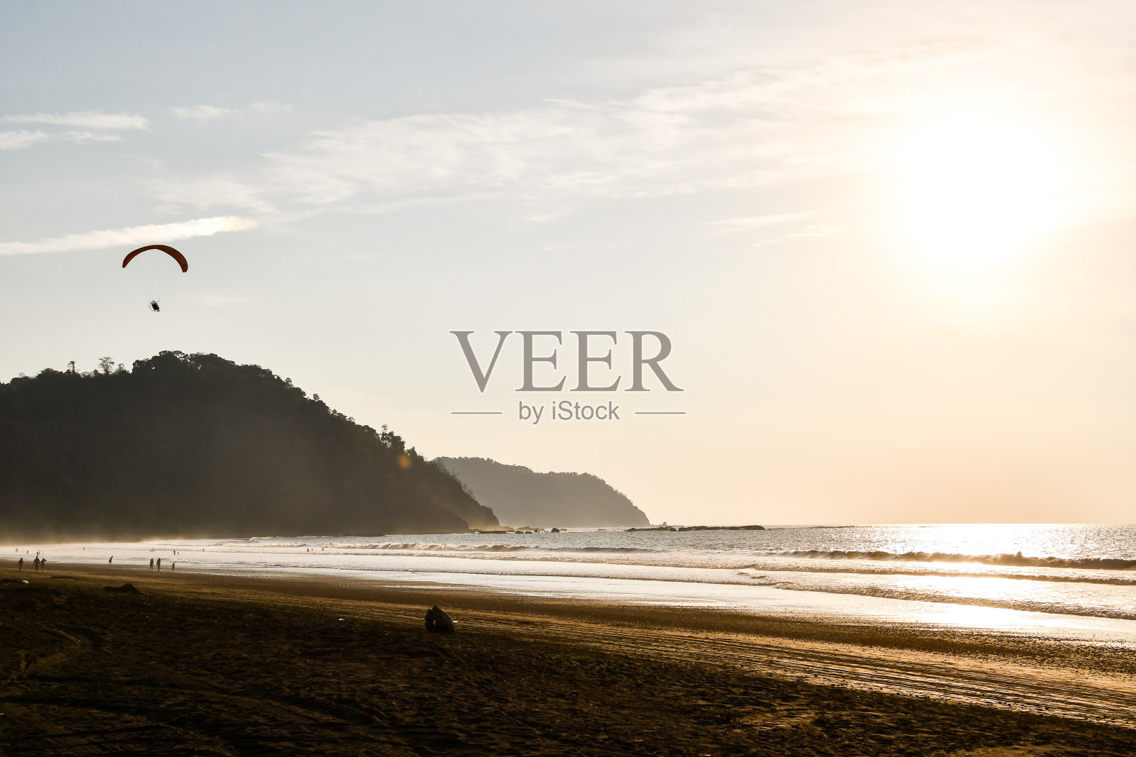 路上有停车标志，照片作为背景照片摄影图片