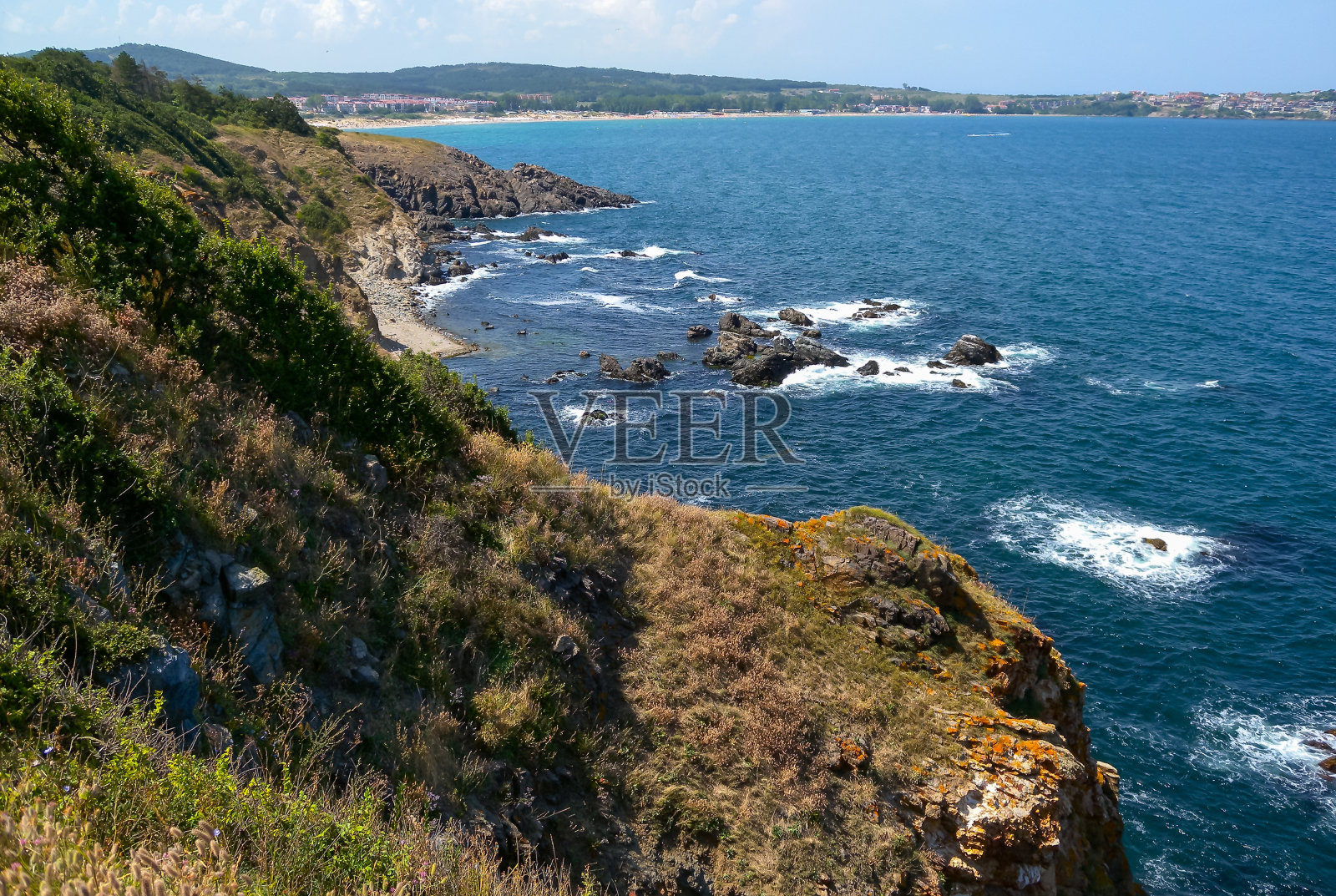 黑海的海景，高陡峭的石岸与难以接近的岩石照片摄影图片