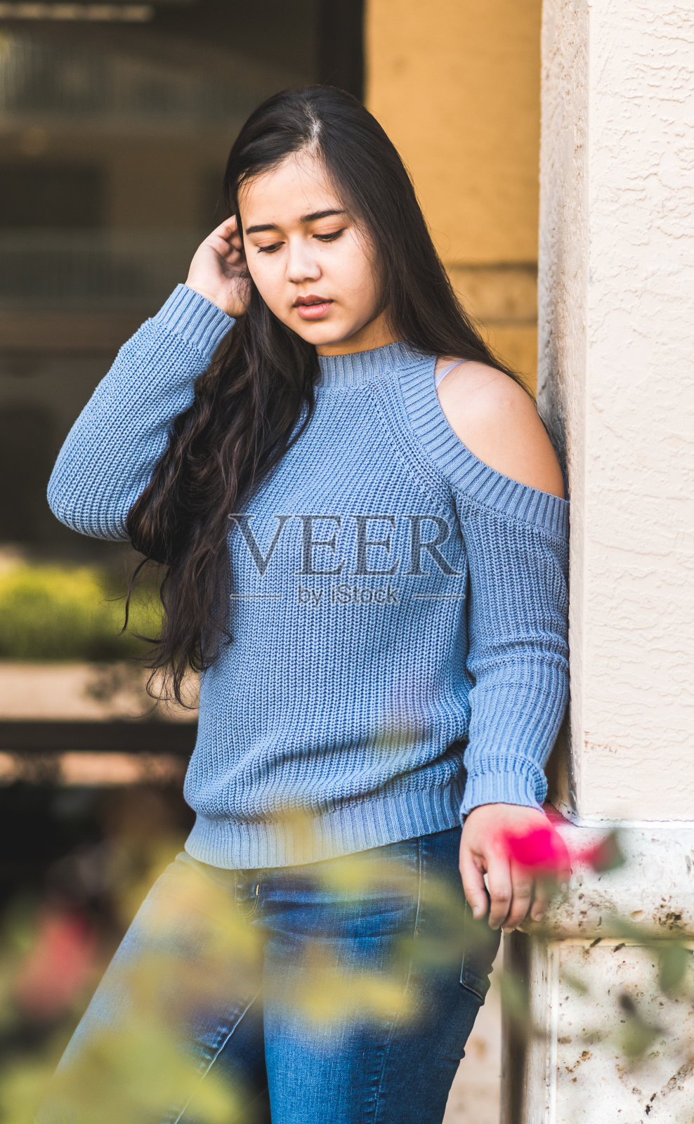 美丽年轻的越南女人，大学生，肖像照片摄影图片