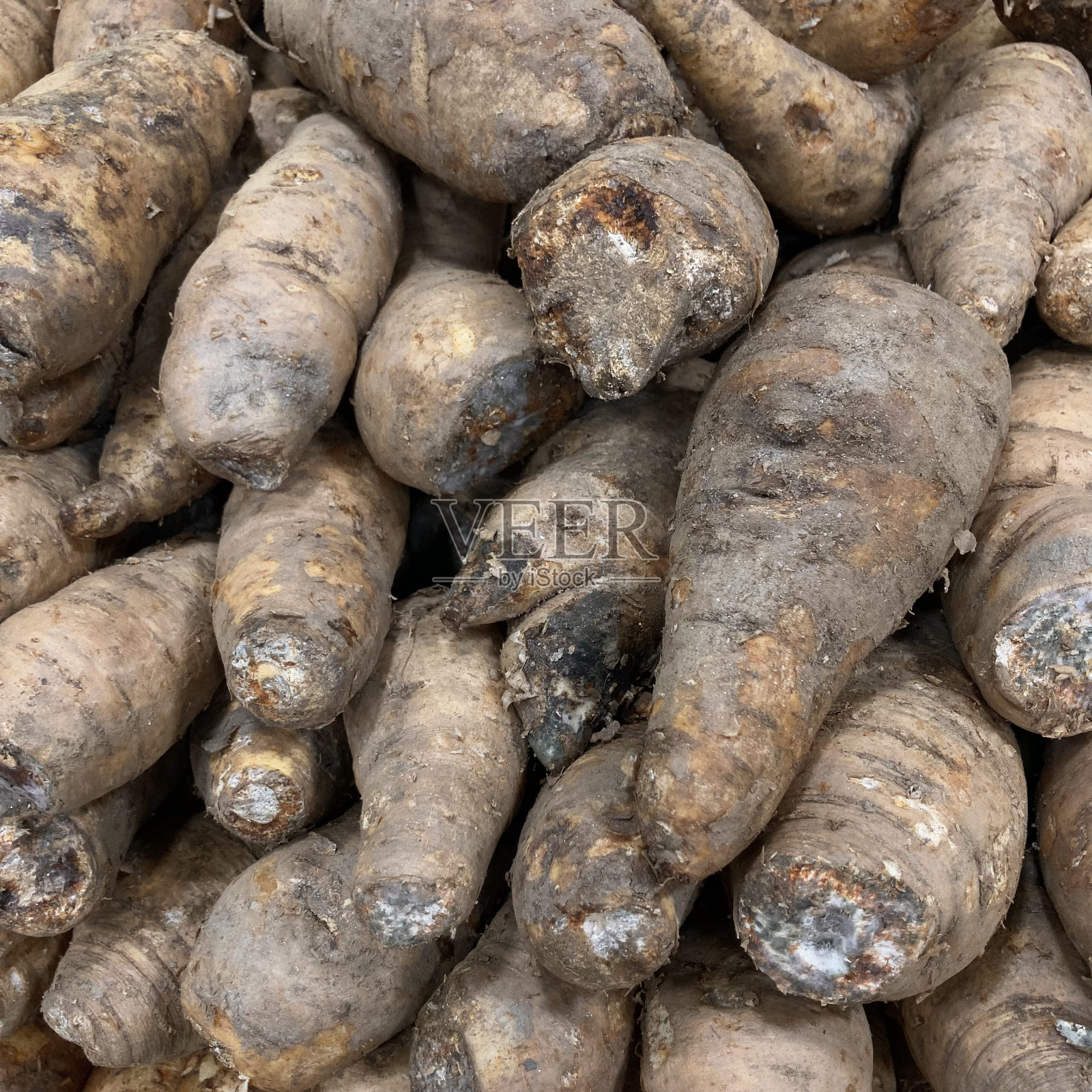 超市零售的有机芋头照片摄影图片