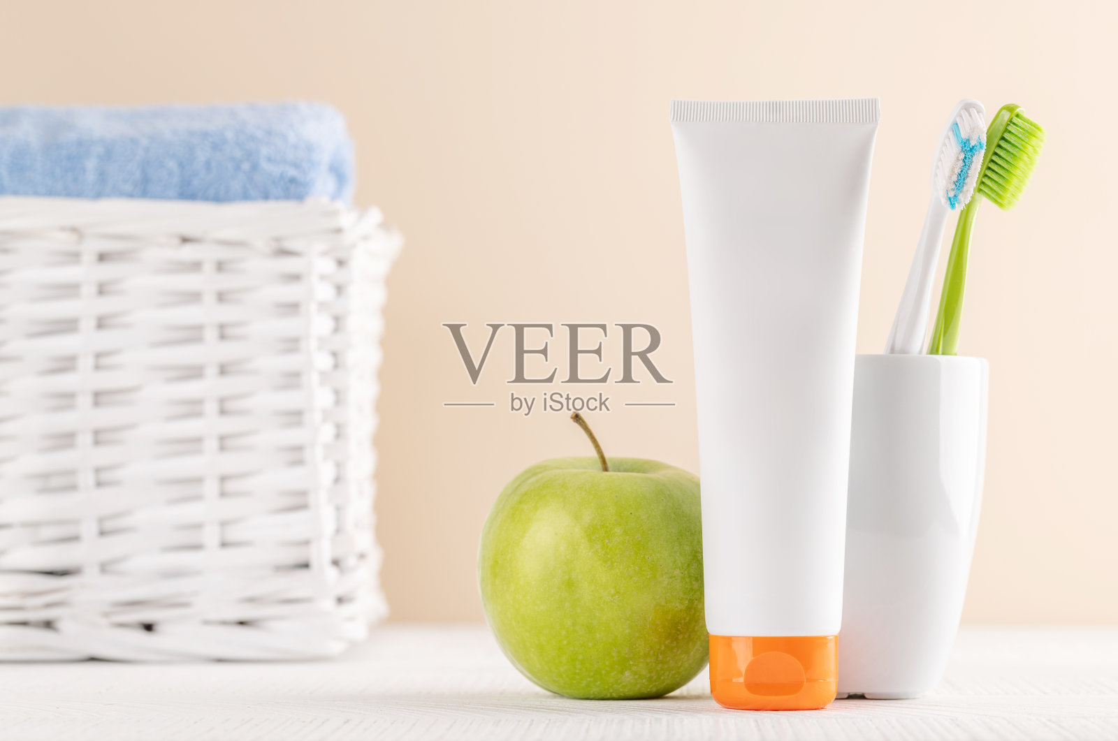 牙膏和牙刷照片摄影图片