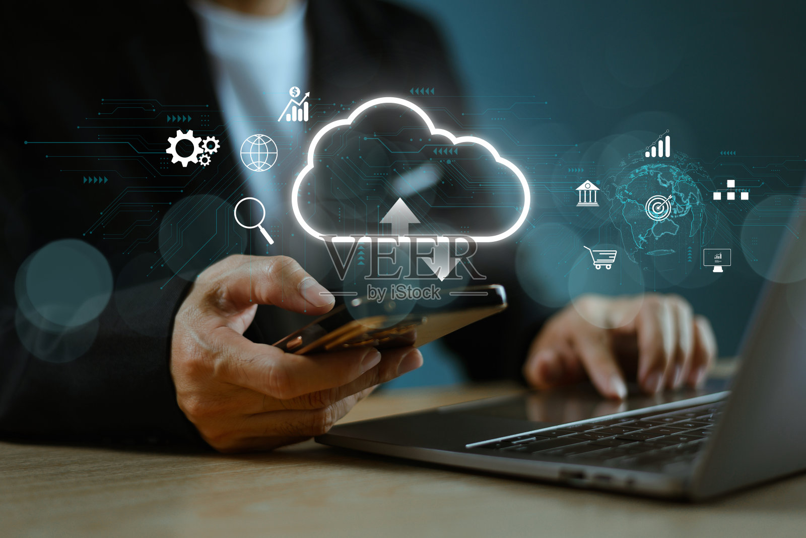 商人使用电脑笔记本电脑。云安全业务技术概念。云计算图技术。数据存储传输，网络互联服务。数字存储信息图表系统设备照片摄影图片