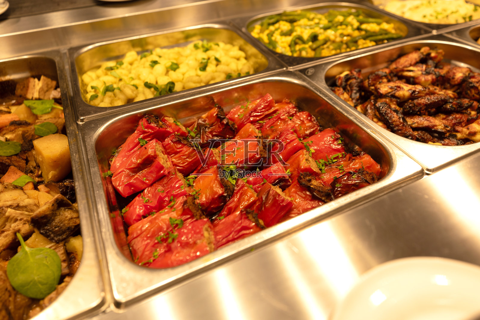 豪华酒店的自助餐种类繁多照片摄影图片