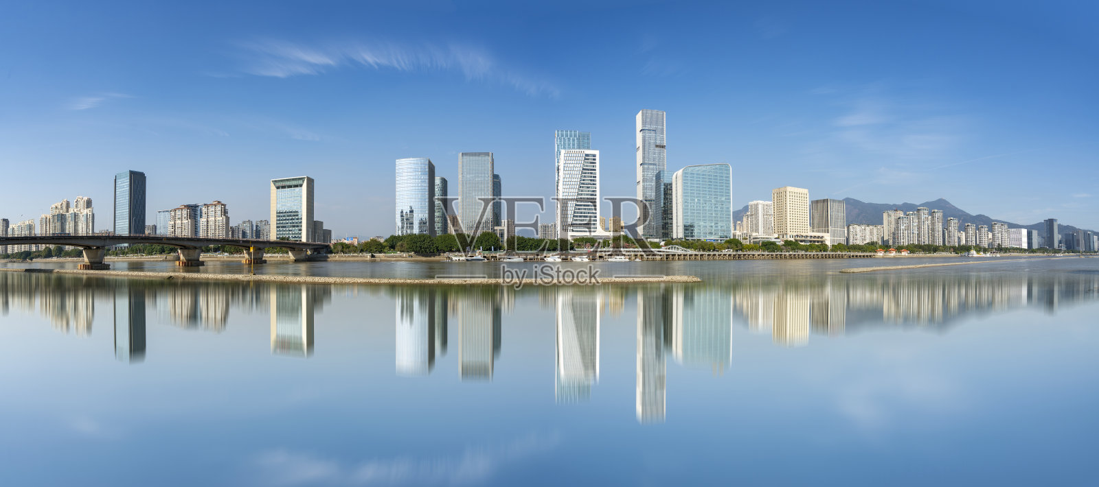 中国福建省福州市金融中心城市天际线照片摄影图片