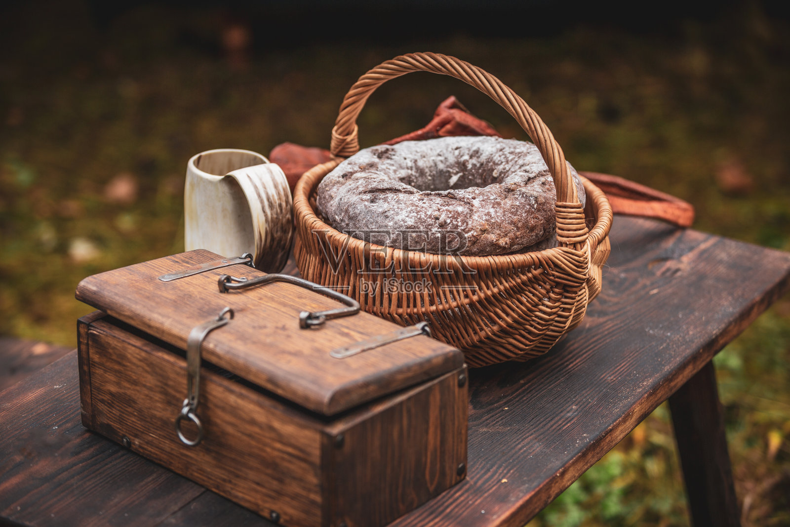 中世纪的一顿饭照片摄影图片