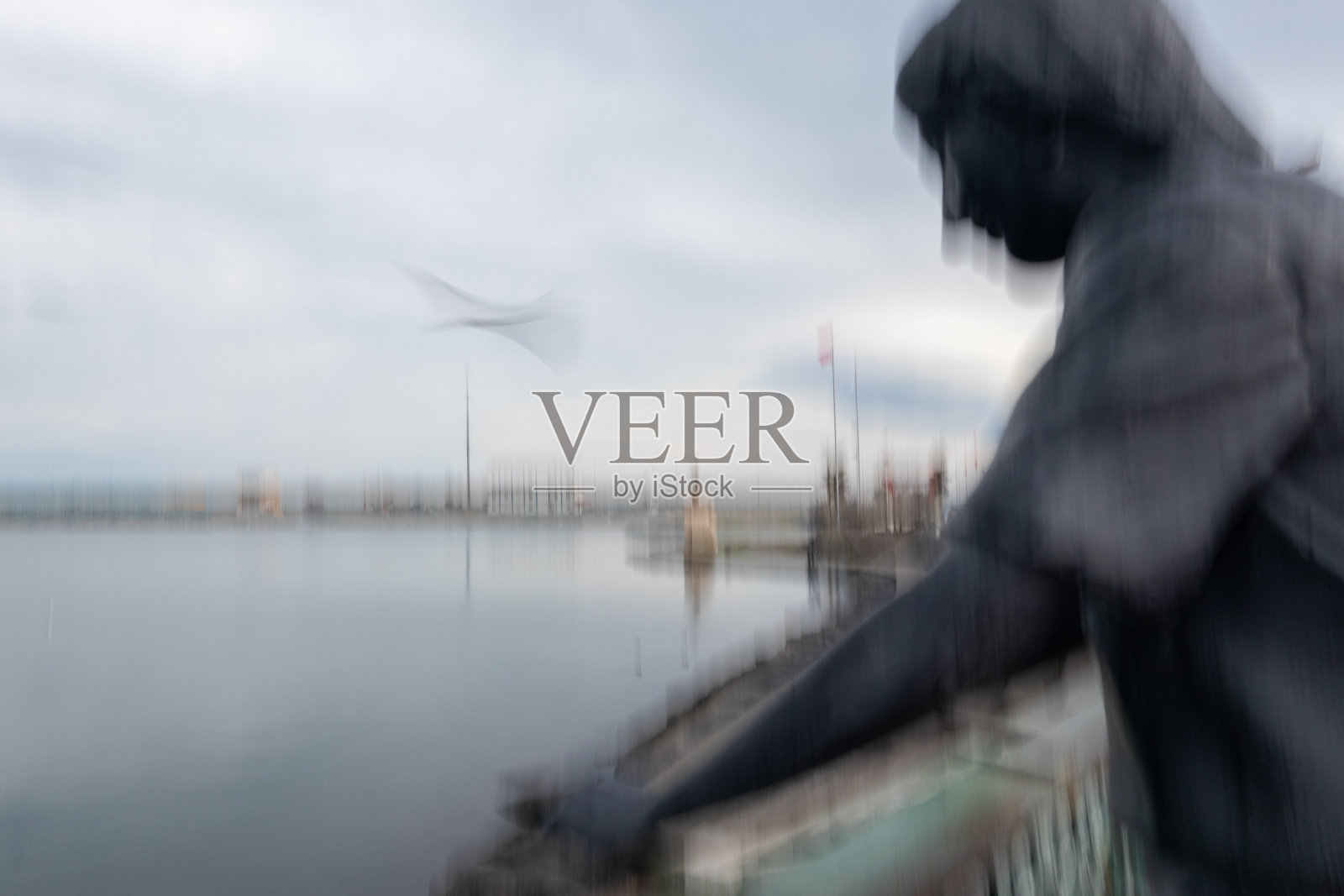 人们看海的抽象照片照片摄影图片