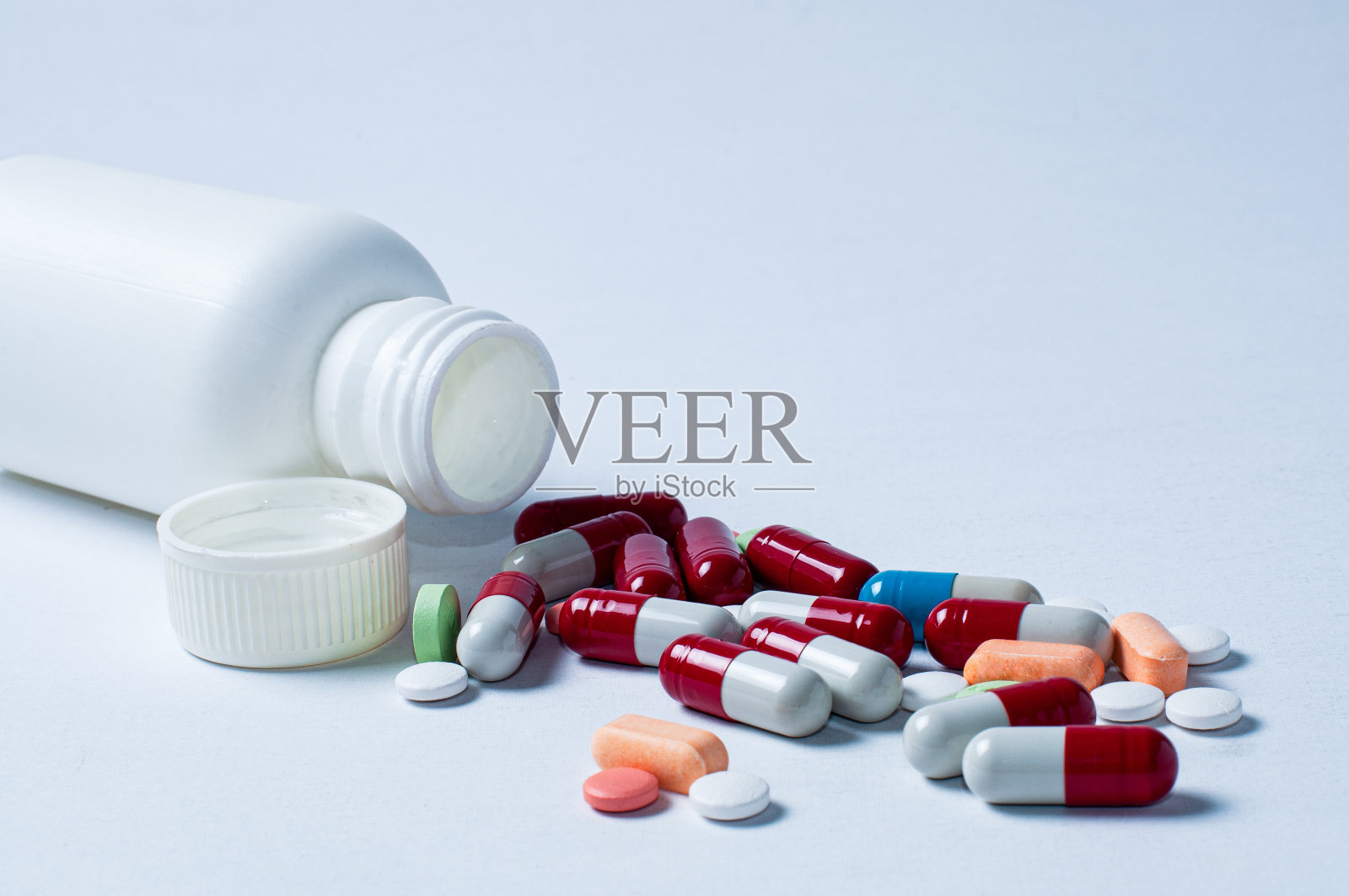 各种药片、片剂、胶囊的照片照片摄影图片