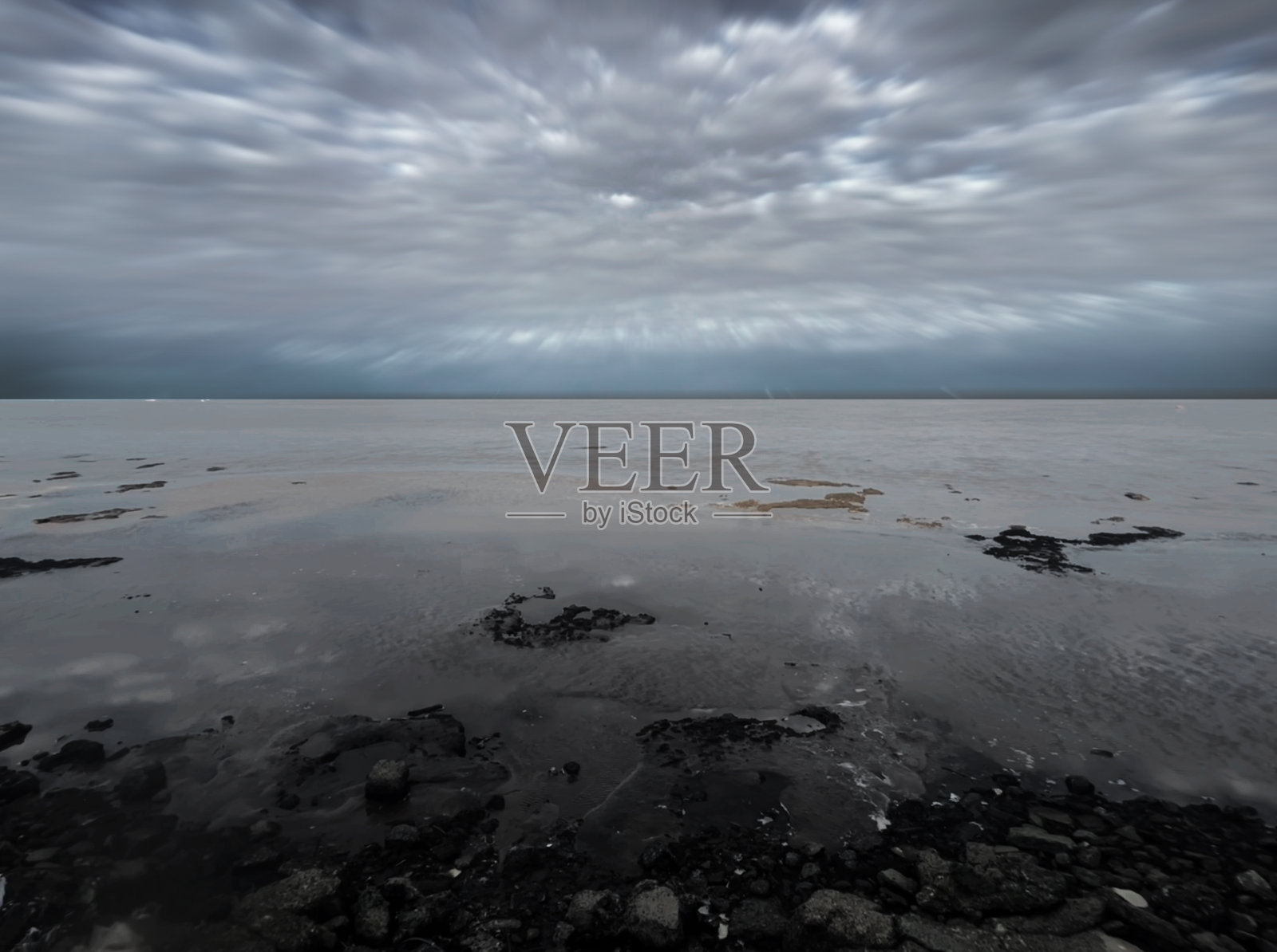 宁静之美:拉普拉塔河的阴云雄伟照片摄影图片