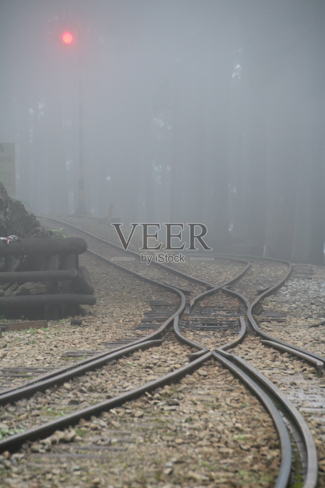铁路迷雾照片摄影图片