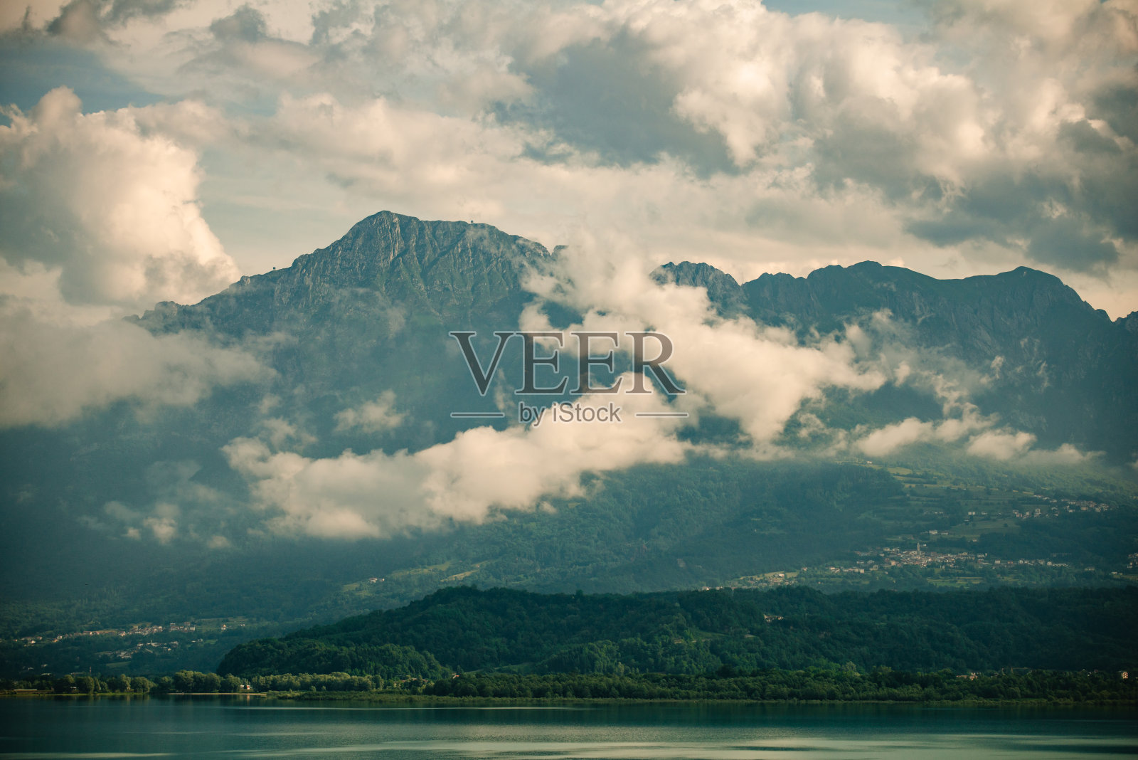 阿尔卑斯景观在上阿迪杰-意大利照片摄影图片