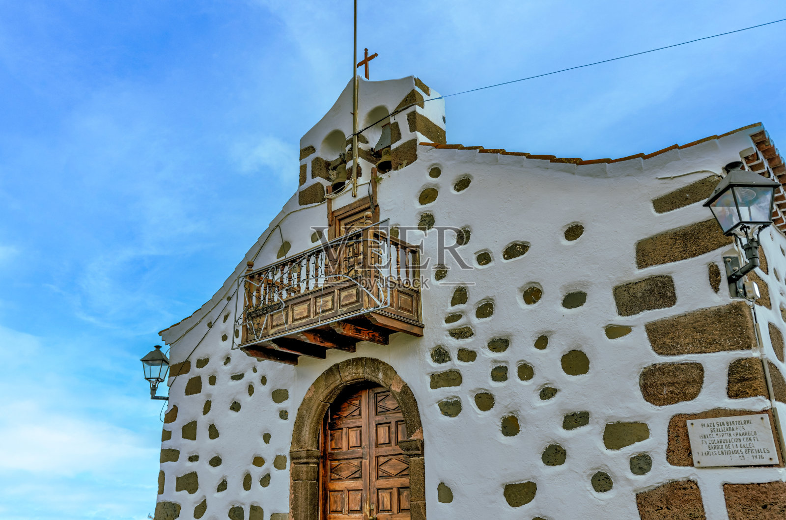 西班牙加那利群岛拉帕尔马岛上的圣巴托洛梅镇的一座乡村教堂照片摄影图片