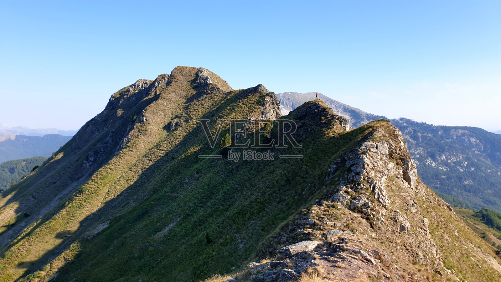 大自然的威严:徒步旅行和山地冒险照片摄影图片