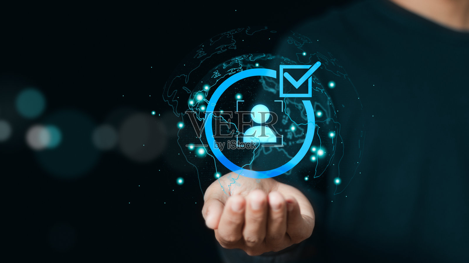 了解你的客户(KYC)概念。商人持有身份验证符号，以增加财务安全及获取个人财务资料。生物识别技术的安全。照片摄影图片