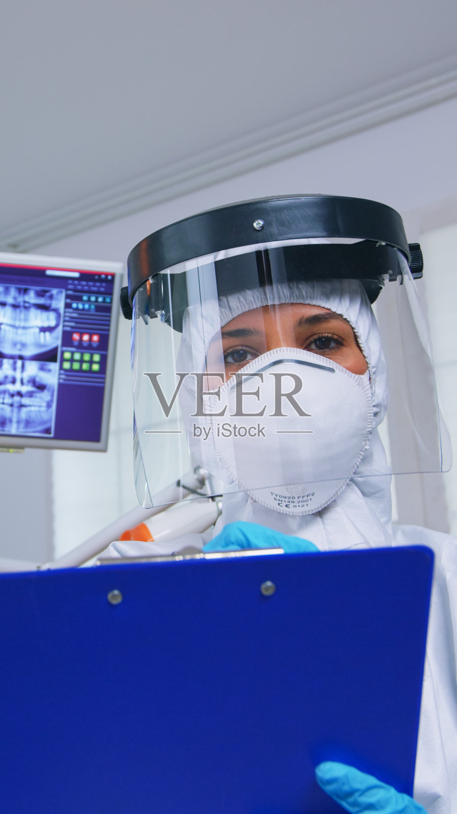 新常态患者在门诊接受牙科治疗的情况照片摄影图片