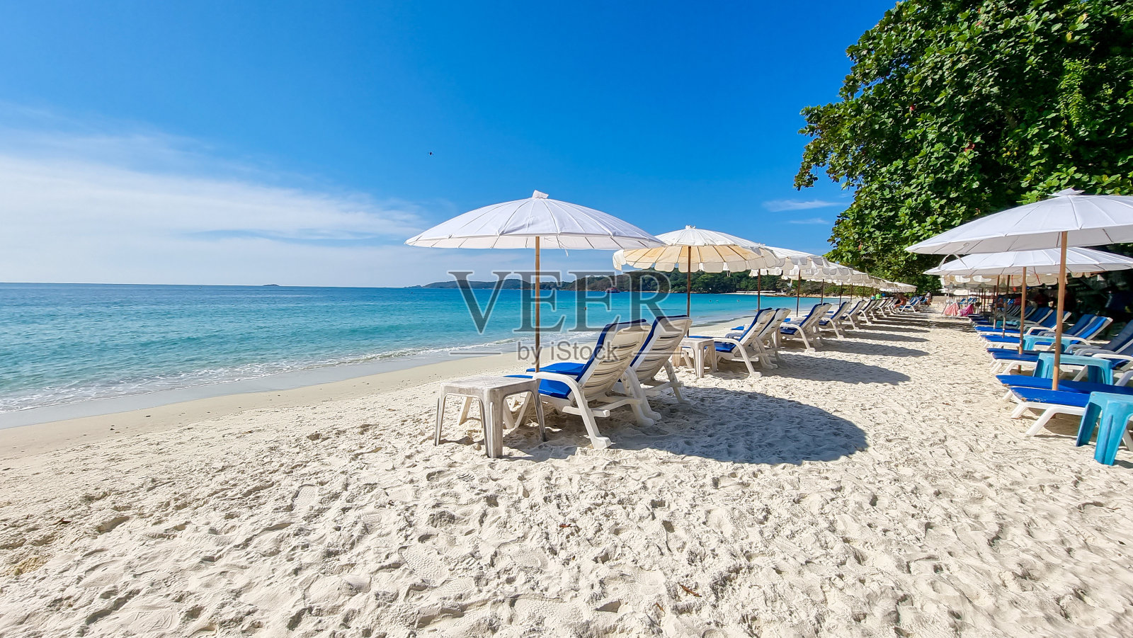 泰国罗勇沙美岛，白色的热带海滩沙美岛与绿松石色的海洋照片摄影图片