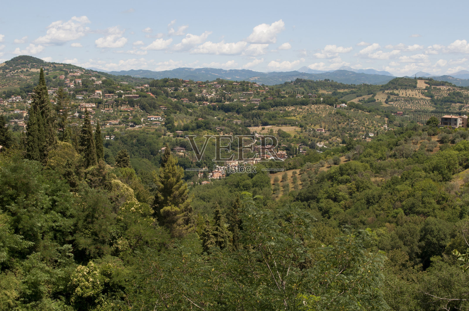 意大利佩鲁贾市周围群山的美丽景色照片摄影图片