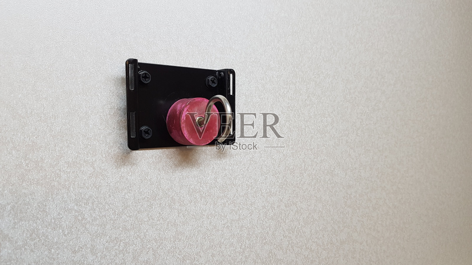 金属挂钩附在居住舱内墙上照片摄影图片