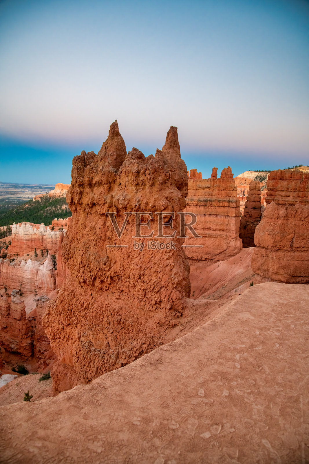 犹他州布莱斯峡谷国家公园令人惊叹的岩石雕塑照片摄影图片