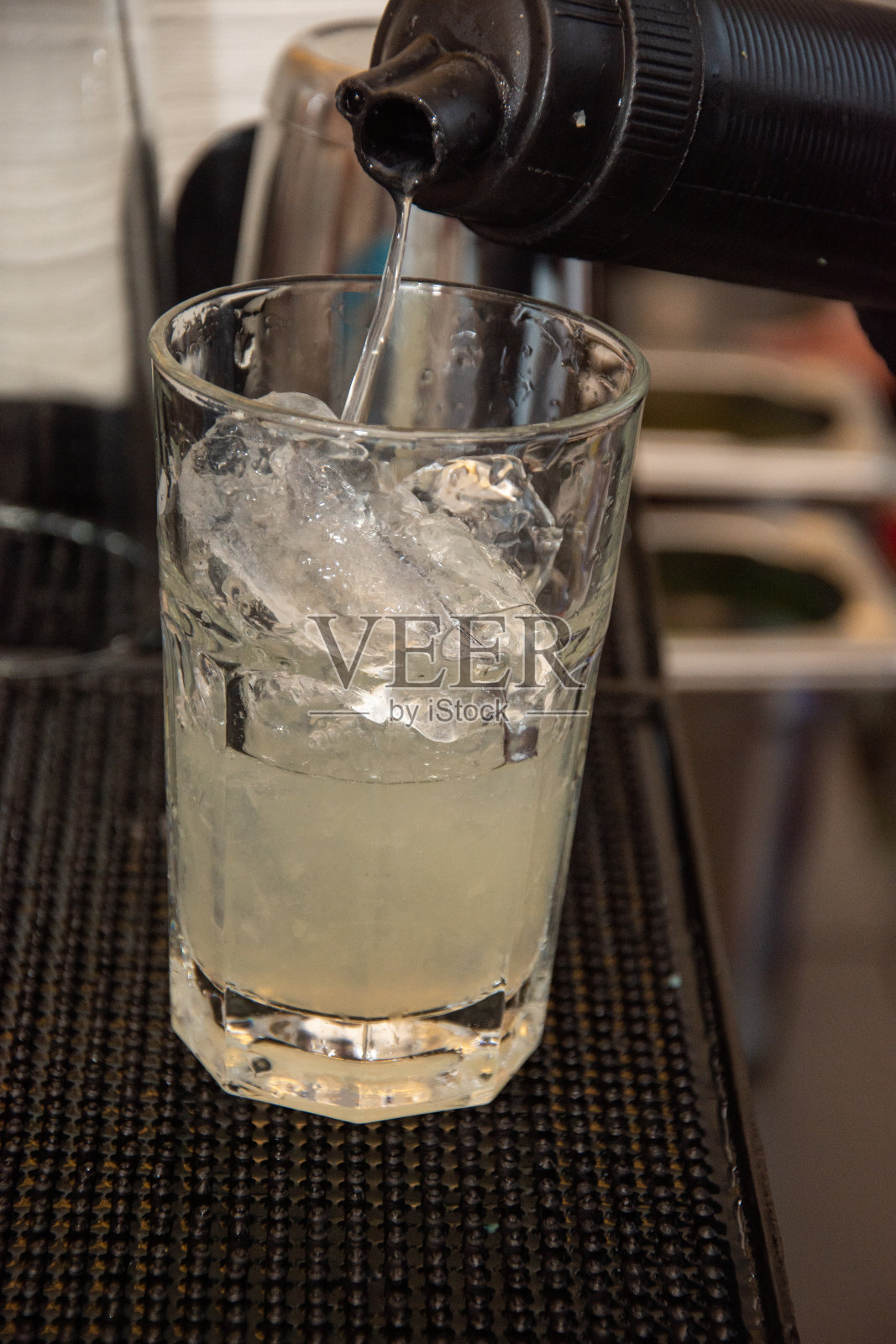 冰水果鸡尾酒照片摄影图片