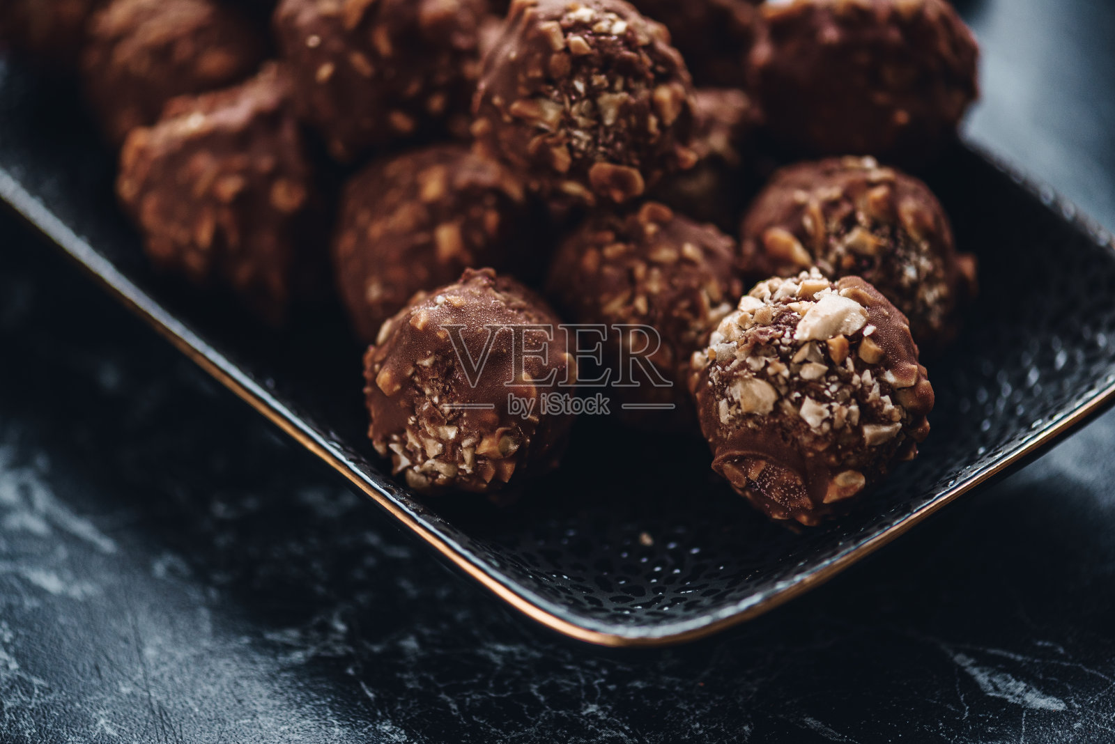 榛子巧克力松露照片摄影图片