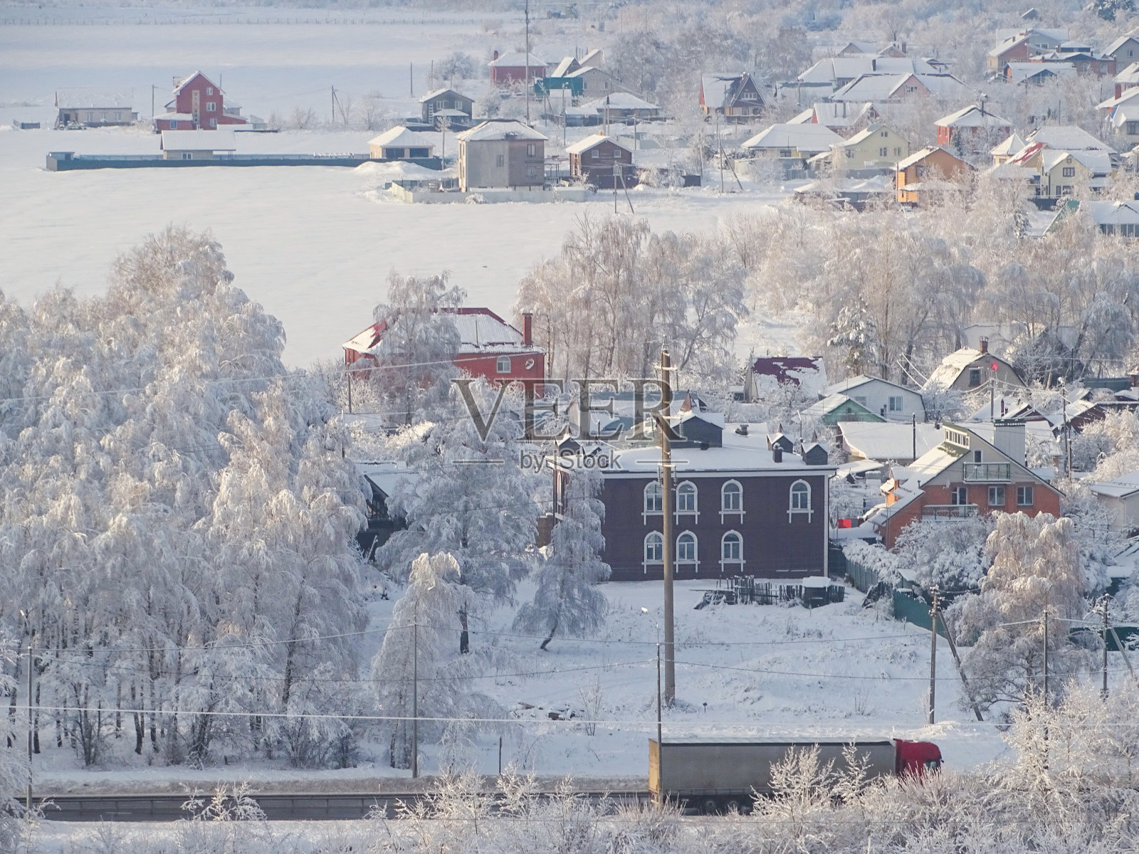降雪后建筑立面的街景照片摄影图片