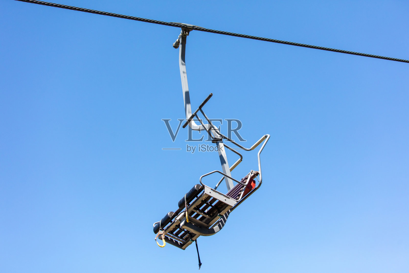 空山映衬着蓝天照片摄影图片