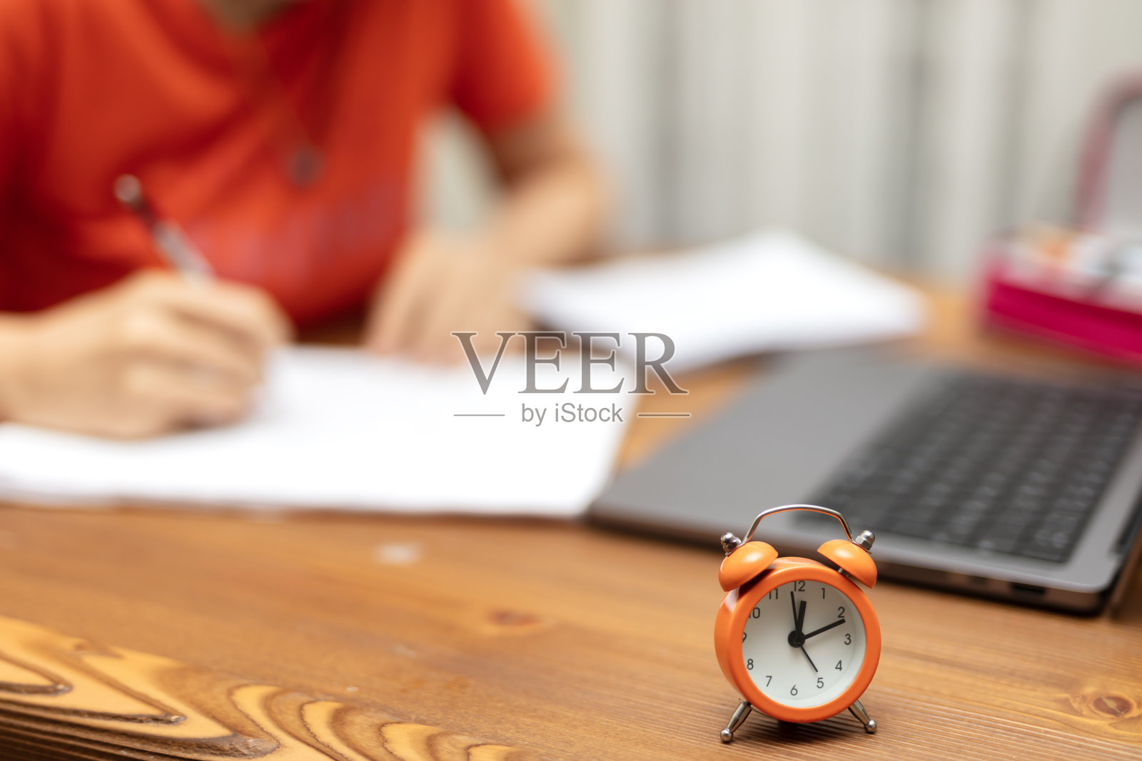 考虑一下这个测试!照片摄影图片