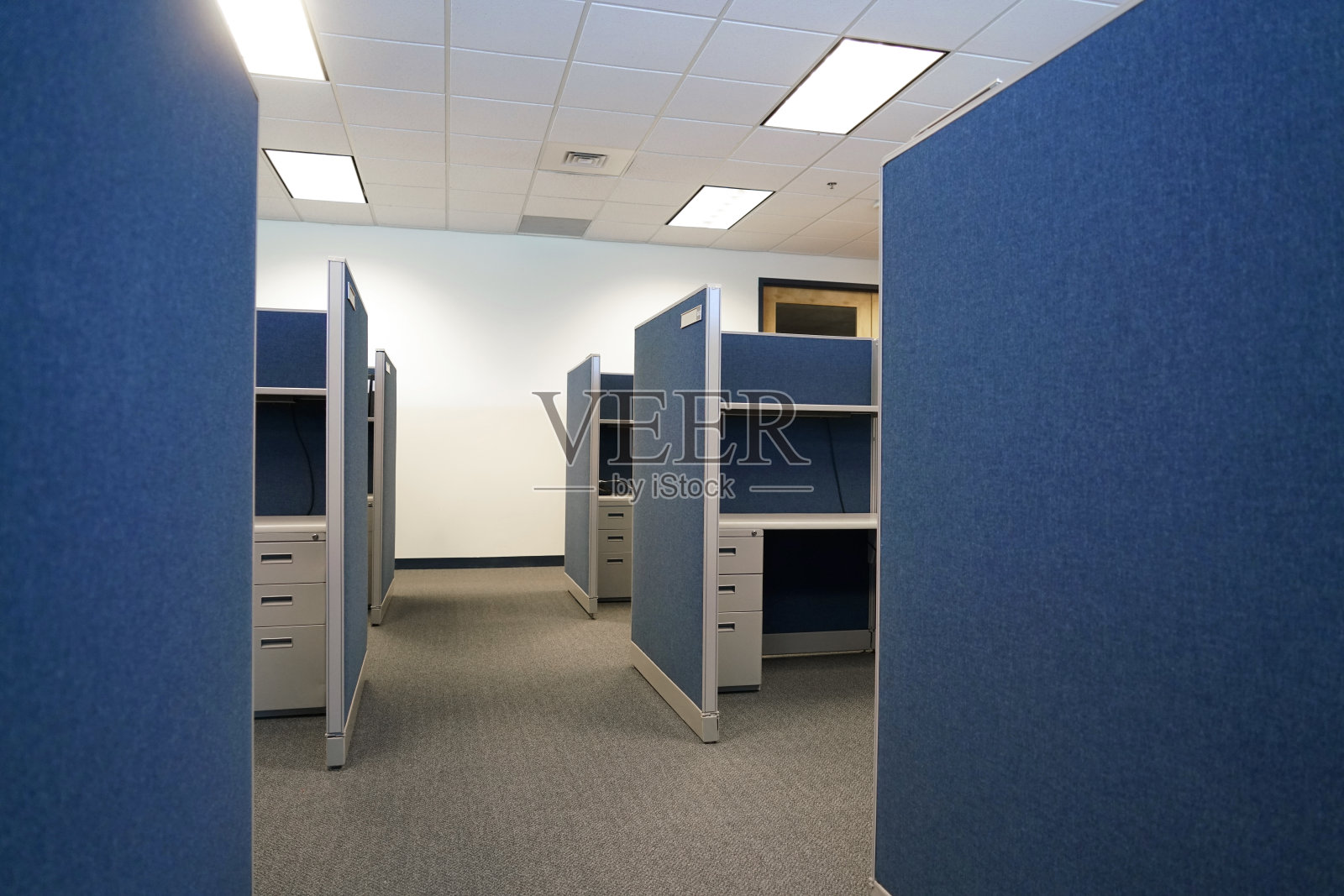 办公大楼内的小隔间，工作地点照片摄影图片