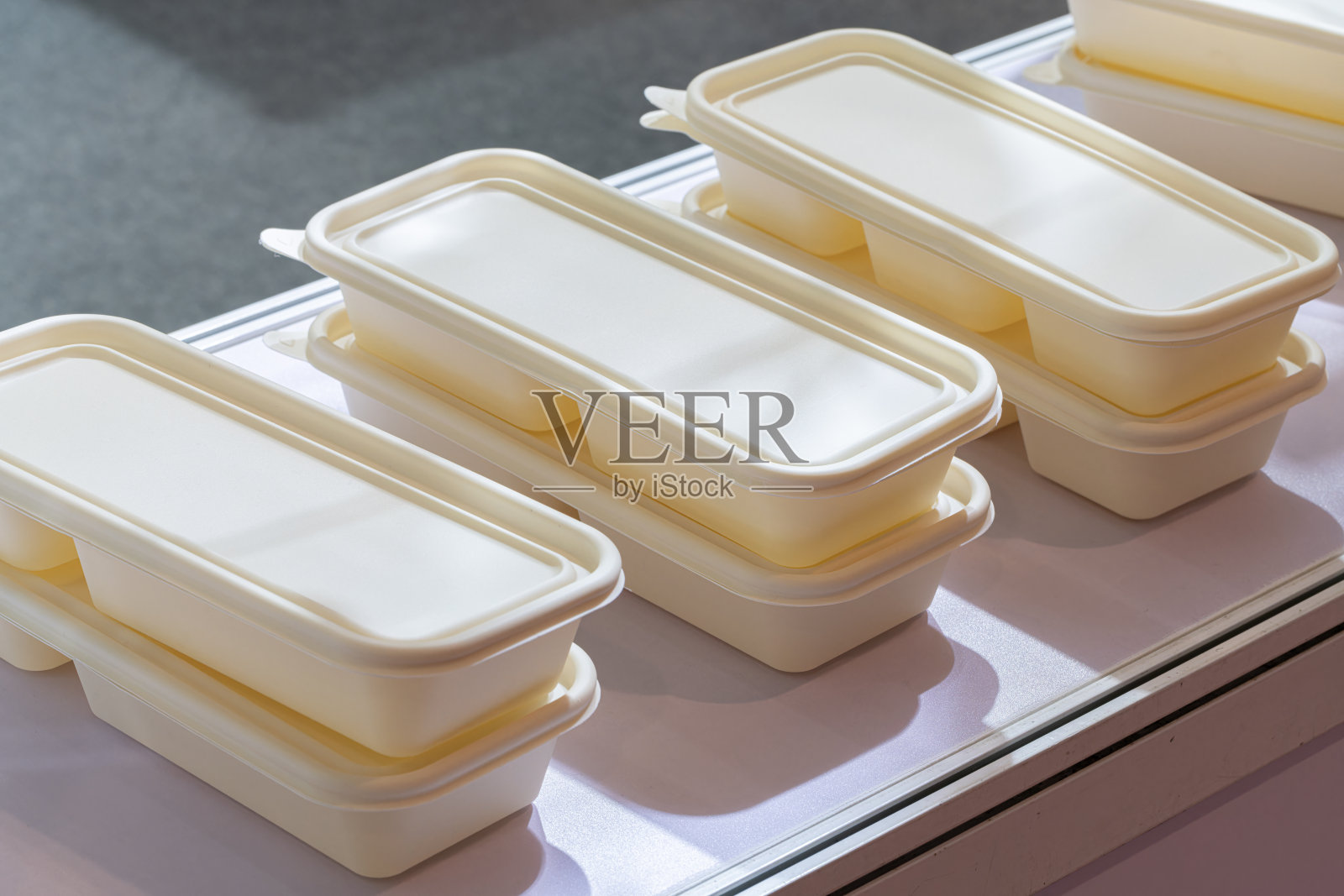 环保食品托盘，快餐包装照片摄影图片