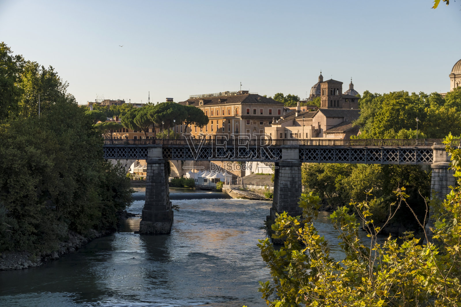 意大利的台伯河和罗马城景照片摄影图片
