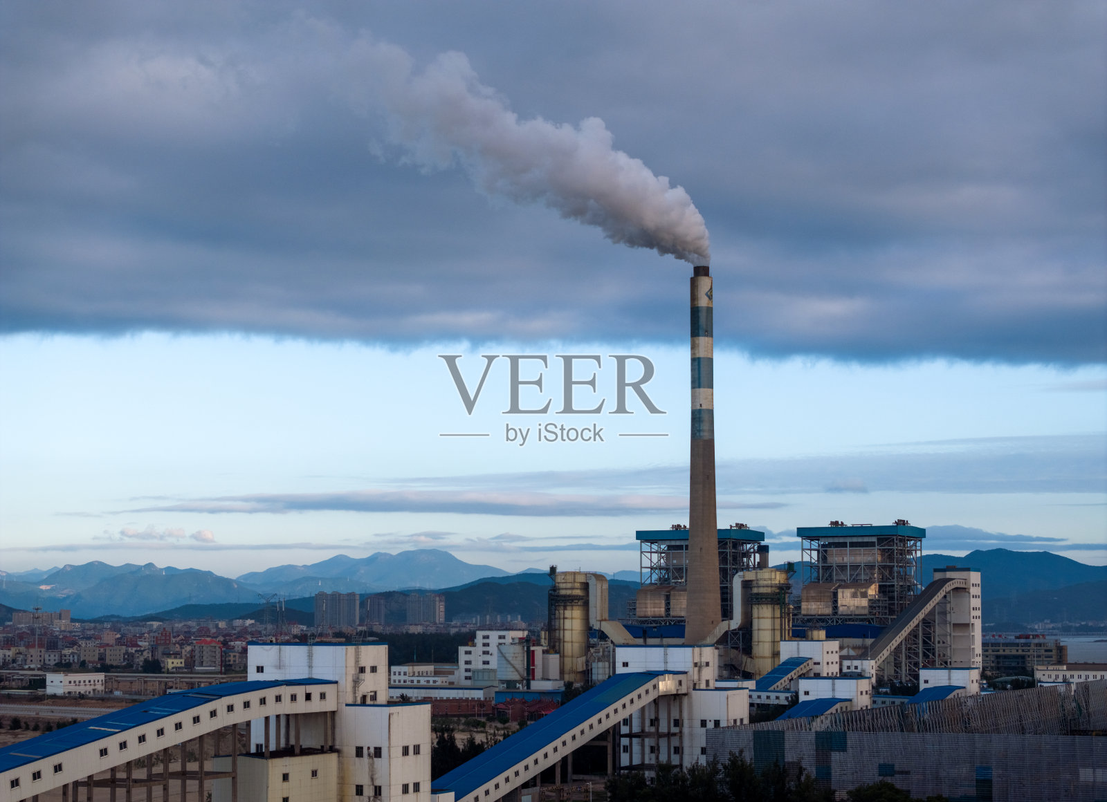 燃煤电厂鸟瞰图照片摄影图片