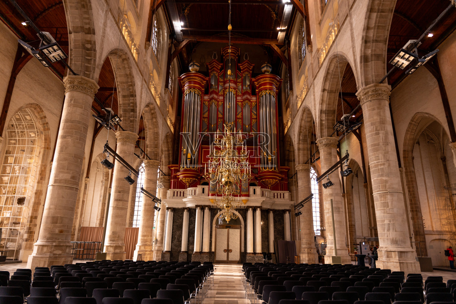 教堂椅子过道，劳伦斯克照片摄影图片