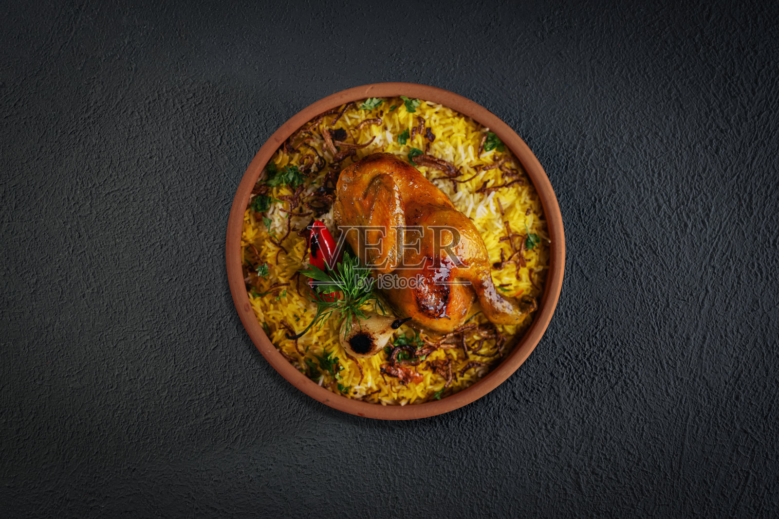 印度香饭美食，麻辣羊肉和鸡肉香饭美食，阿拉伯美食kabsah mandi或kabsa摄影照片摄影图片