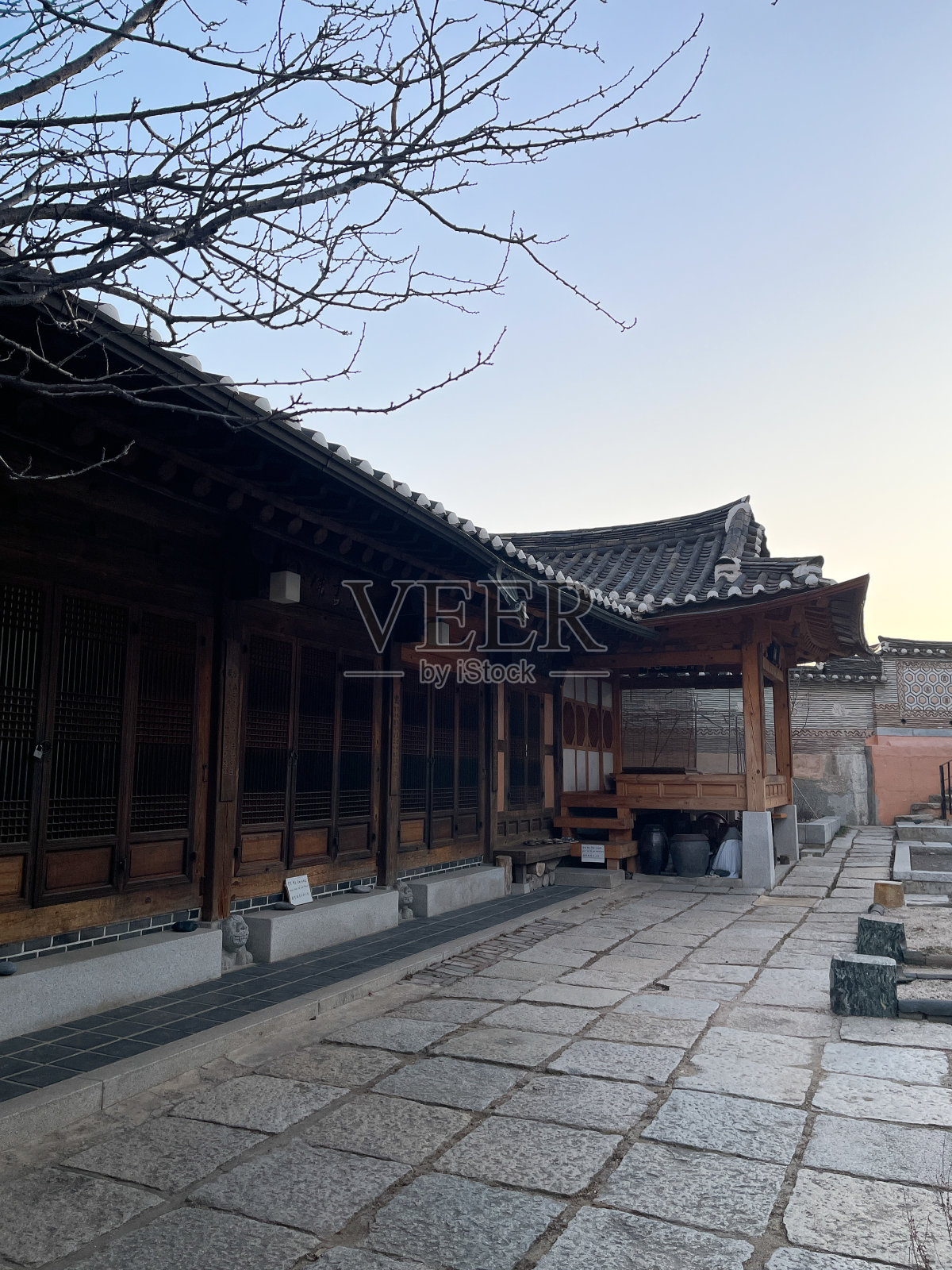 韩国首尔寒冷的冬天早晨照片摄影图片