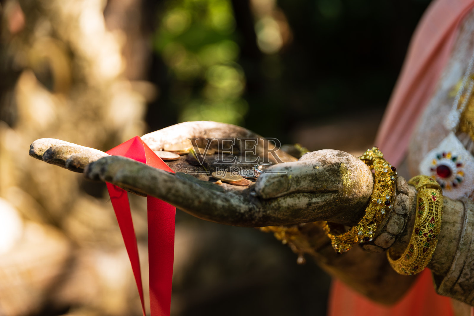 雕像的手照片摄影图片