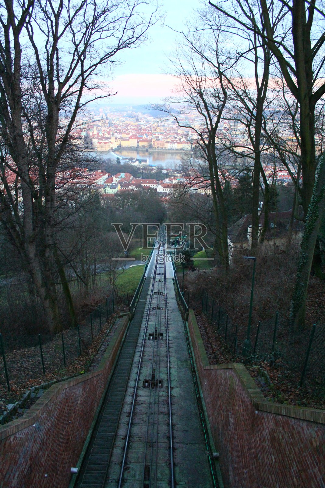一条通往布拉格的铁路照片摄影图片