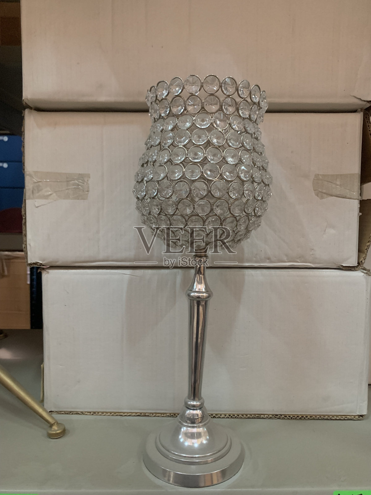 商店里的古董落地灯照片摄影图片