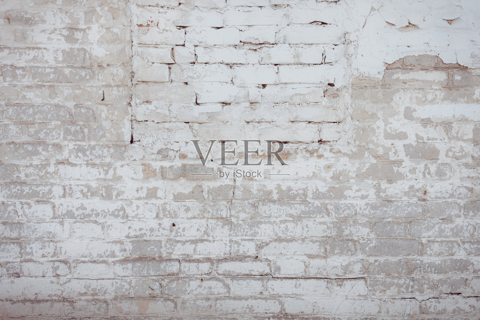 墙壁由白色砖制成，局部涂成白色。用白色的灰泥覆盖。照片摄影图片