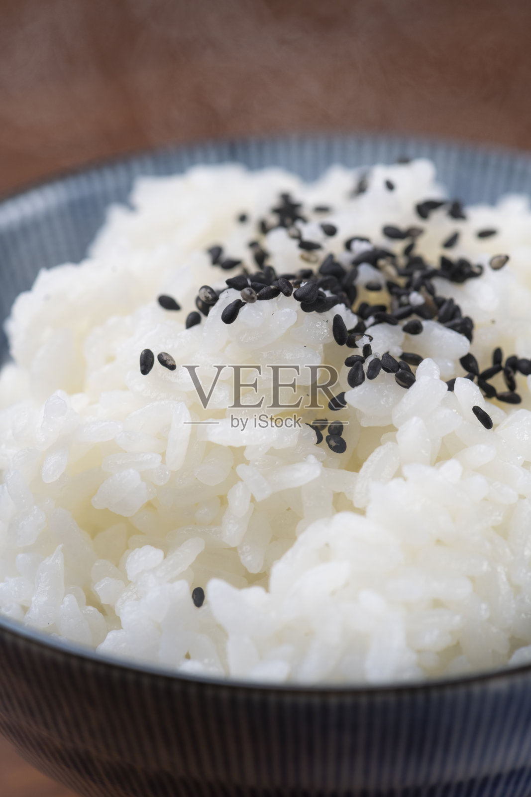 用芝麻盐吃白米饭照片摄影图片