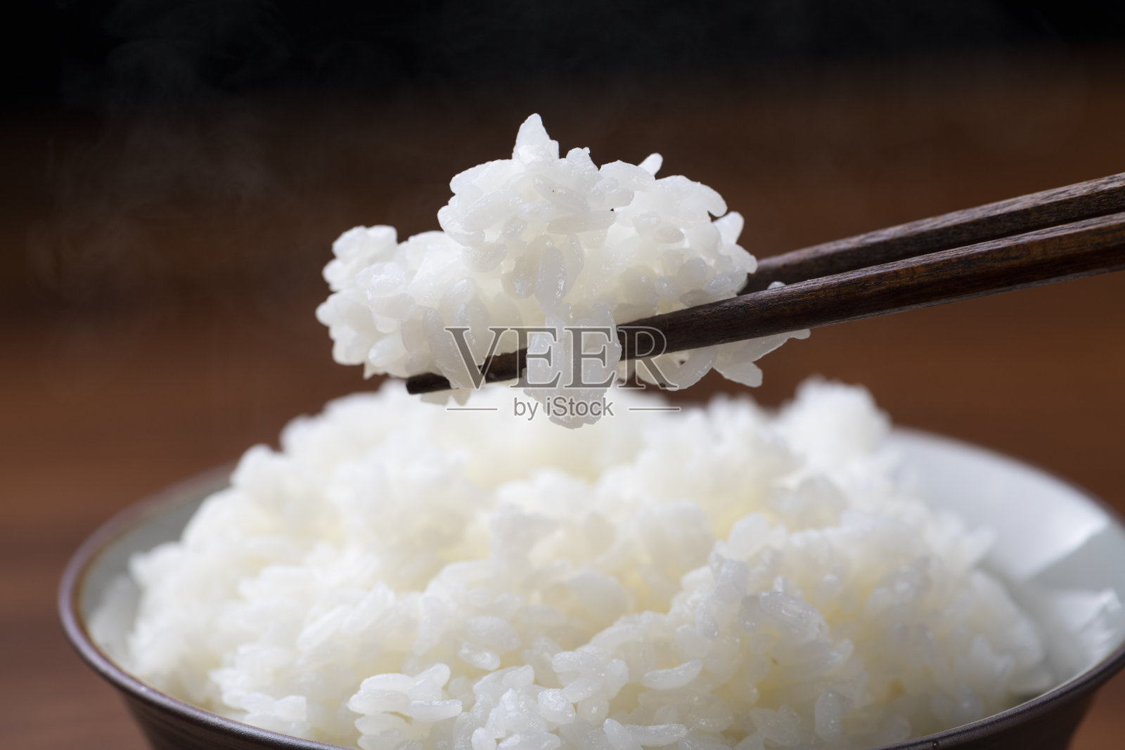 现煮蒸白米饭照片摄影图片