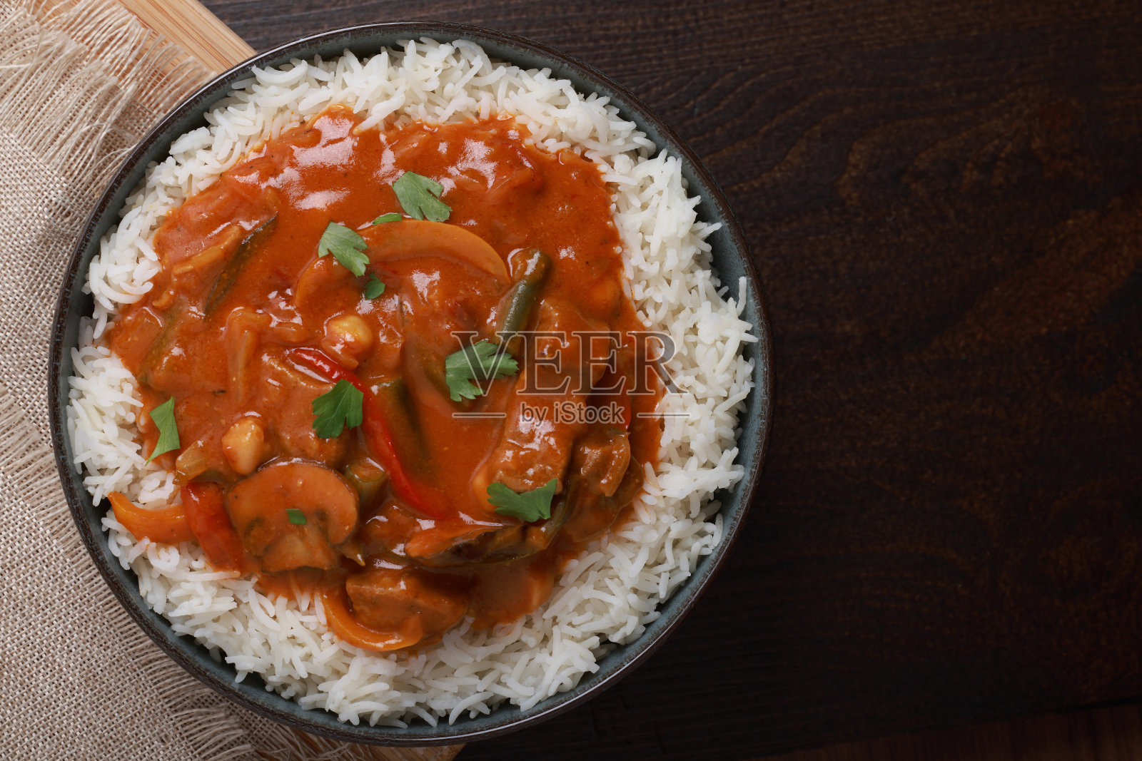 准备美味的咖喱牛肉照片摄影图片