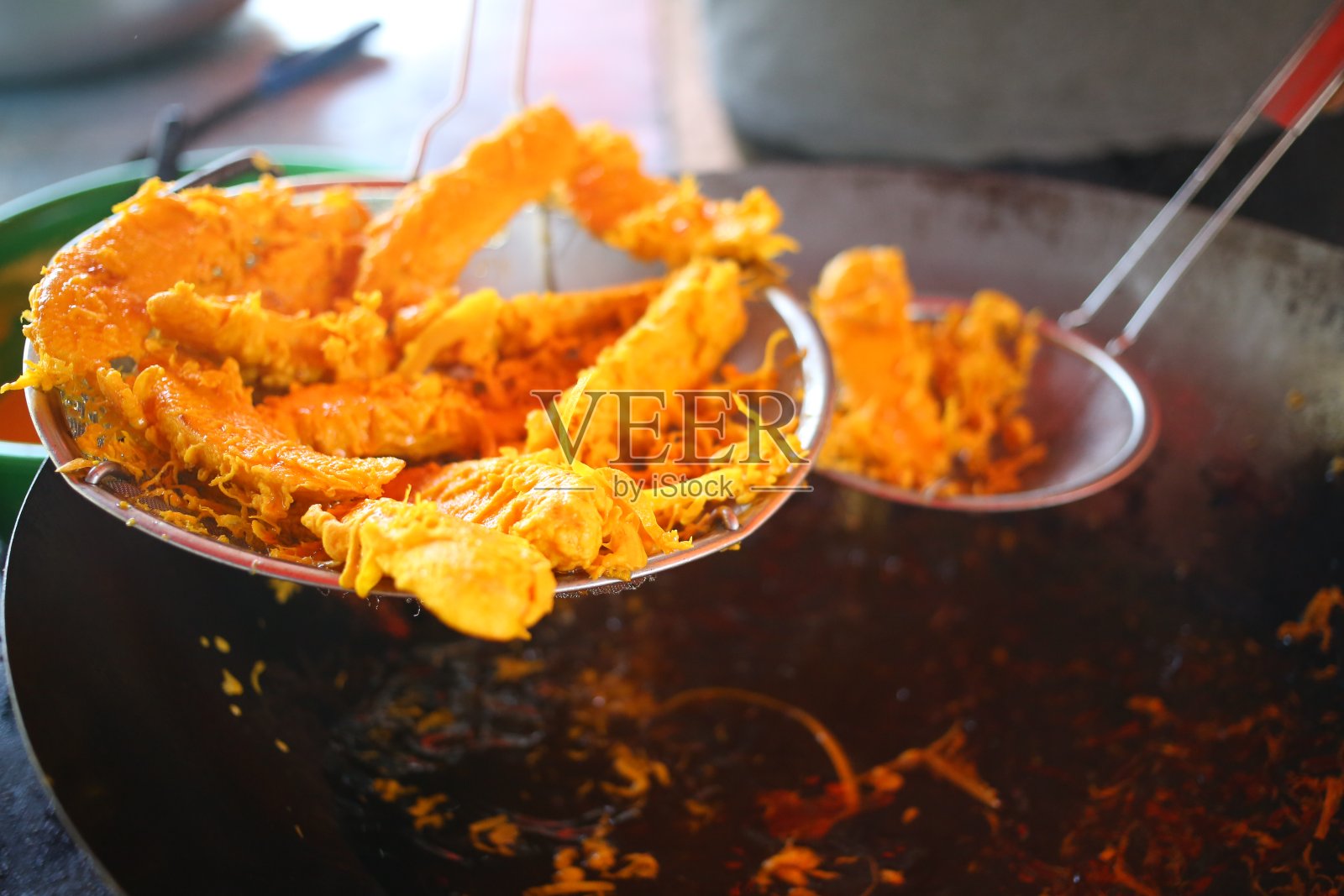 亚洲街头小吃(Pisang Goreng)照片摄影图片