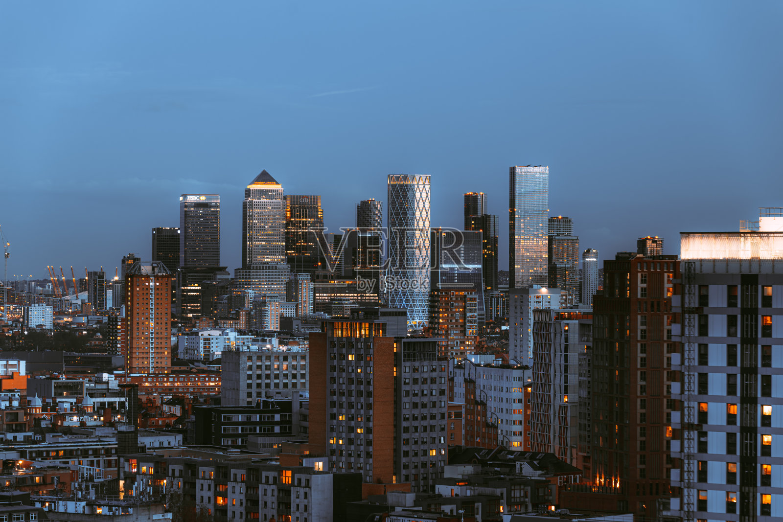 金丝雀码头夜景——英国伦敦金融中心照片摄影图片