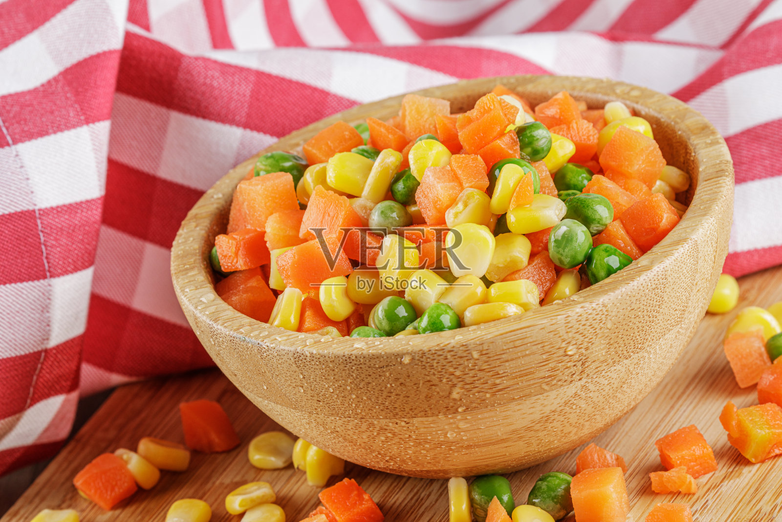 近距离拍摄一木碗美味的什锦蔬菜照片摄影图片