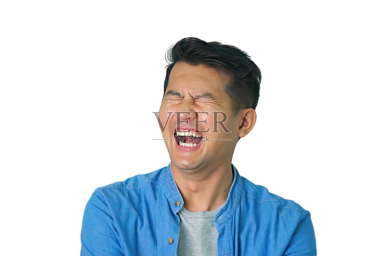 一个亚洲人在白色的背景下笑着。照片摄影图片