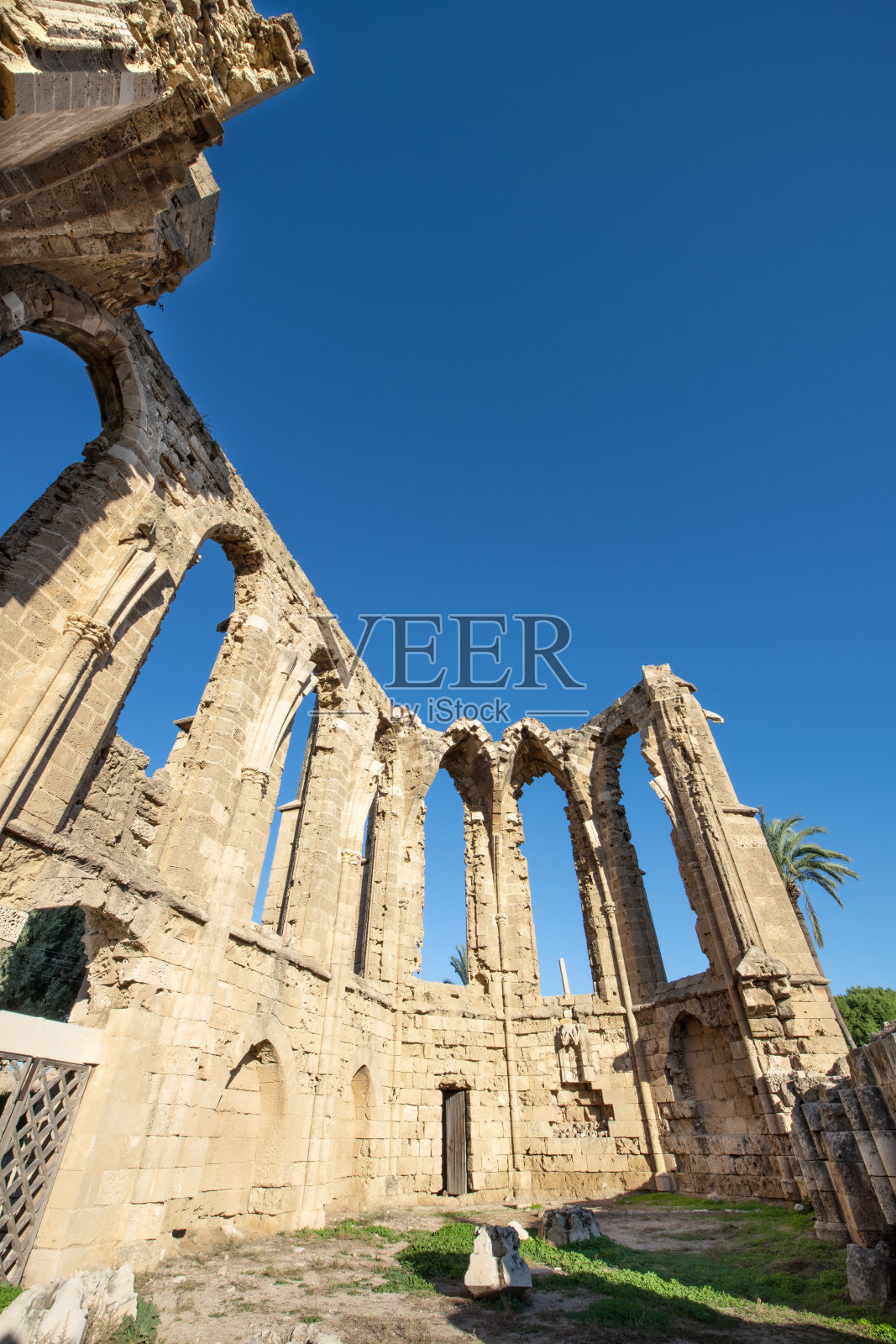 圣乔治教堂是法马古斯塔最早的教堂之一。它位于老城的北部，靠近奥赛罗塔。照片摄影图片