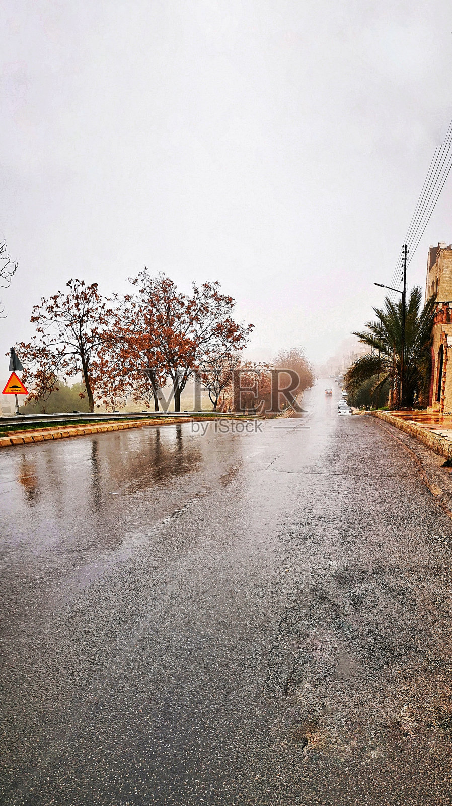 雨雾天气照片摄影图片