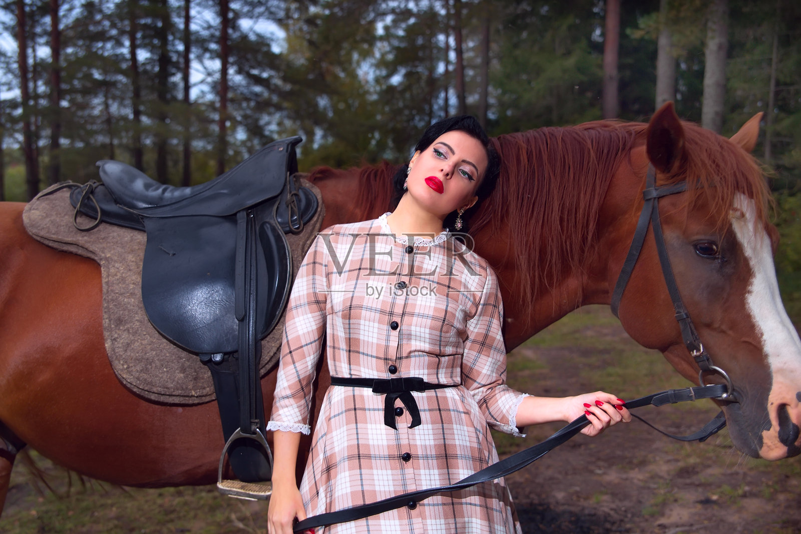 女人和马照片摄影图片