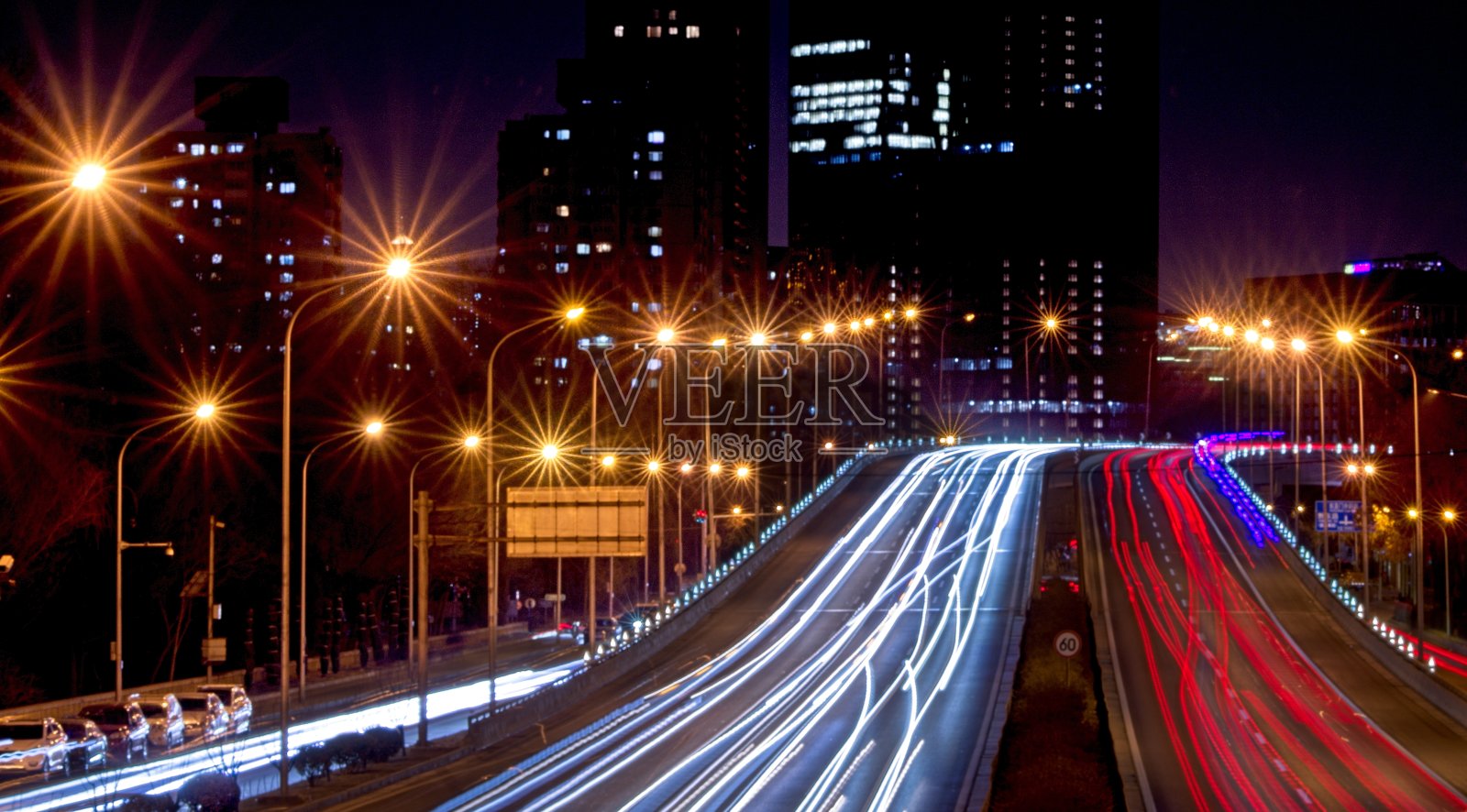 黑夜中的高速公路照片摄影图片